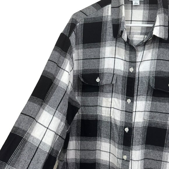 OLD NAVY Women SZ L TALL THE BOYFRIEND SHIRT Black-W Plaid Flannel Button Down - Picture 10 of 12